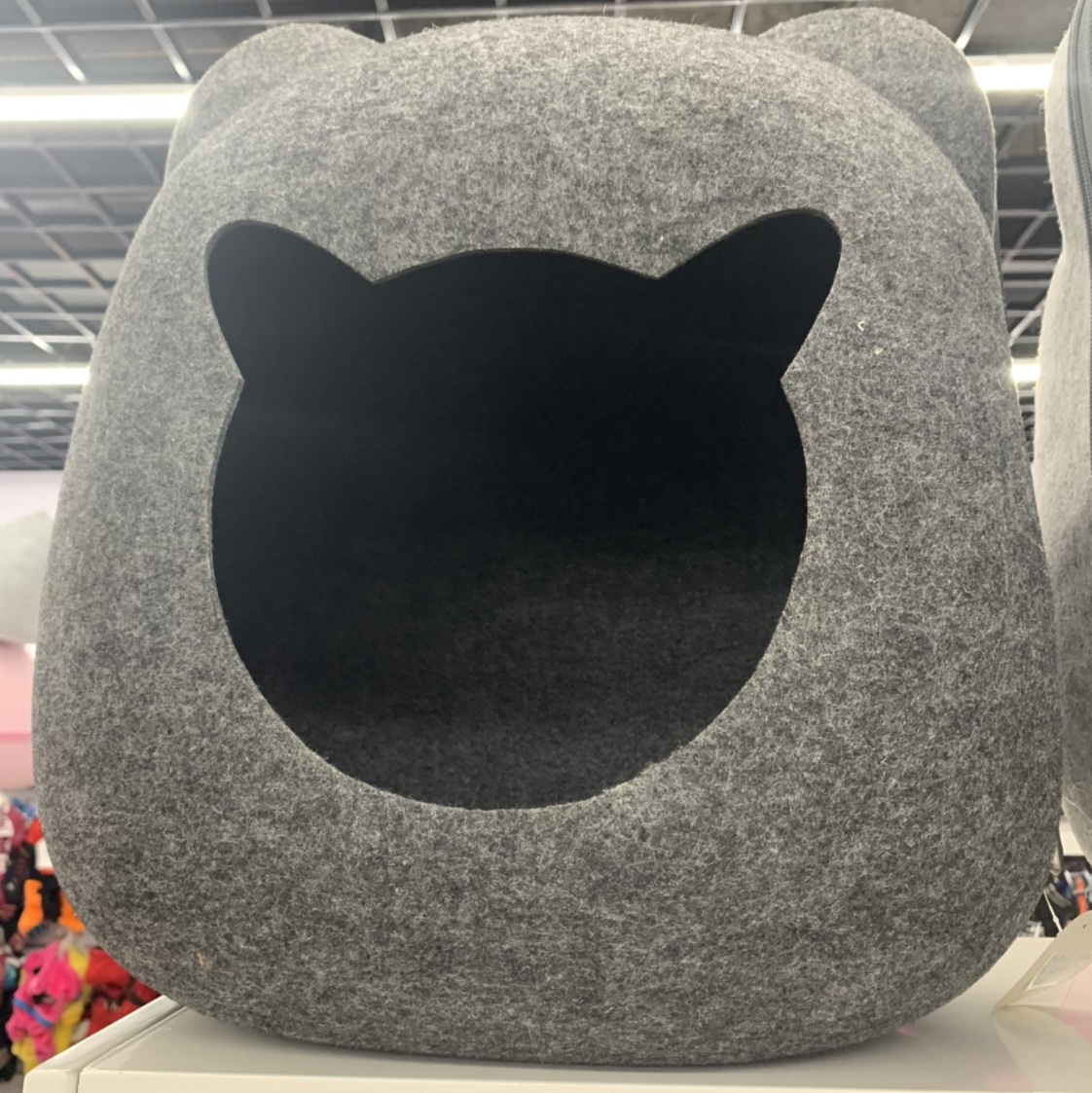 Black and gray cat-shaped open pet bed, tall style