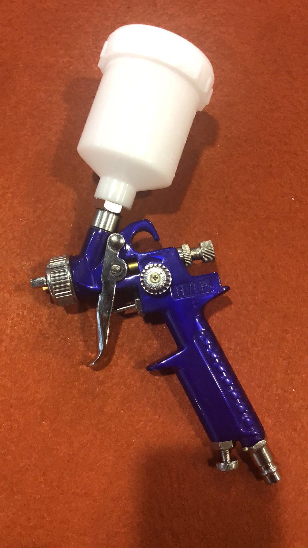 Model 2000 top pot spray gun