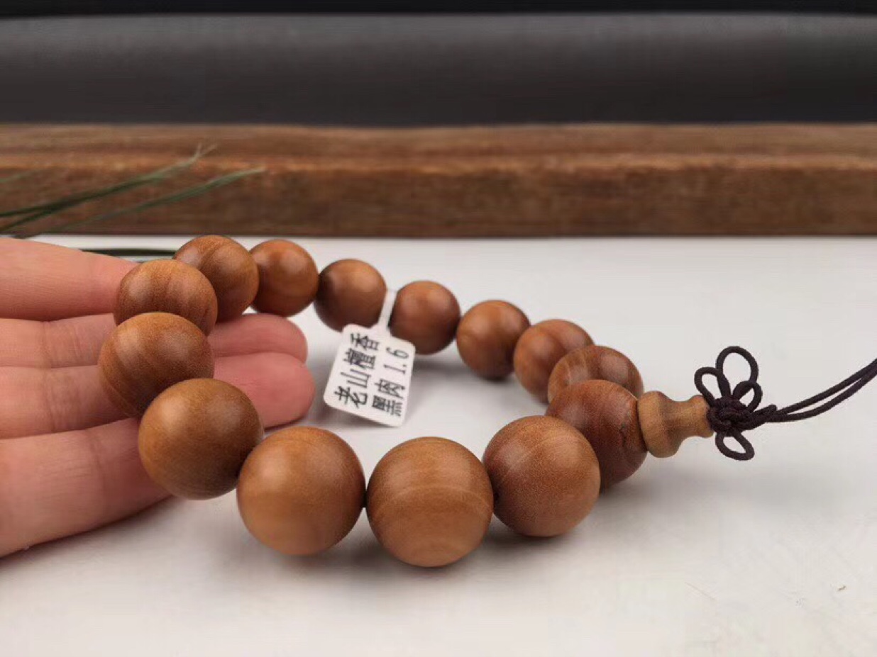 "Wu Mei" Premium 14-piece 1.6mm Indian Old Sandalwood bracelet Item Picture
