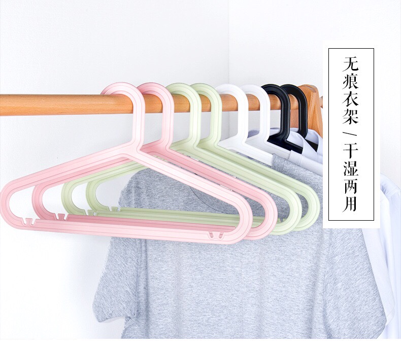 Plastic hangers thumbnail