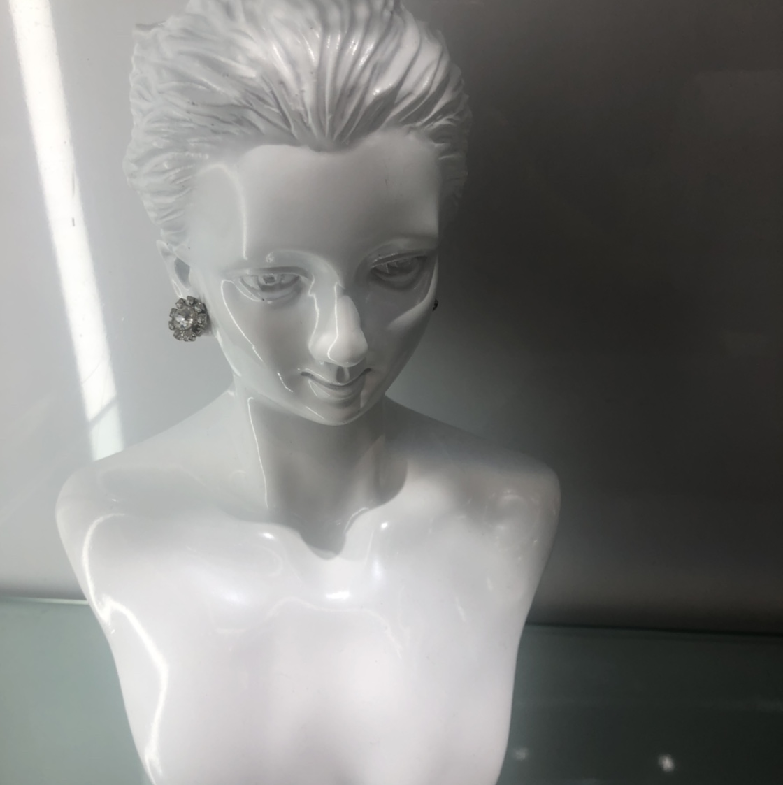 树脂美女头像白色
