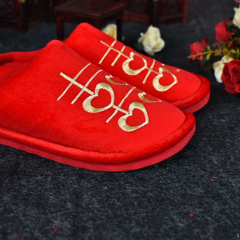 Wedding cotton slippers and embroidered red slippers detail image 3