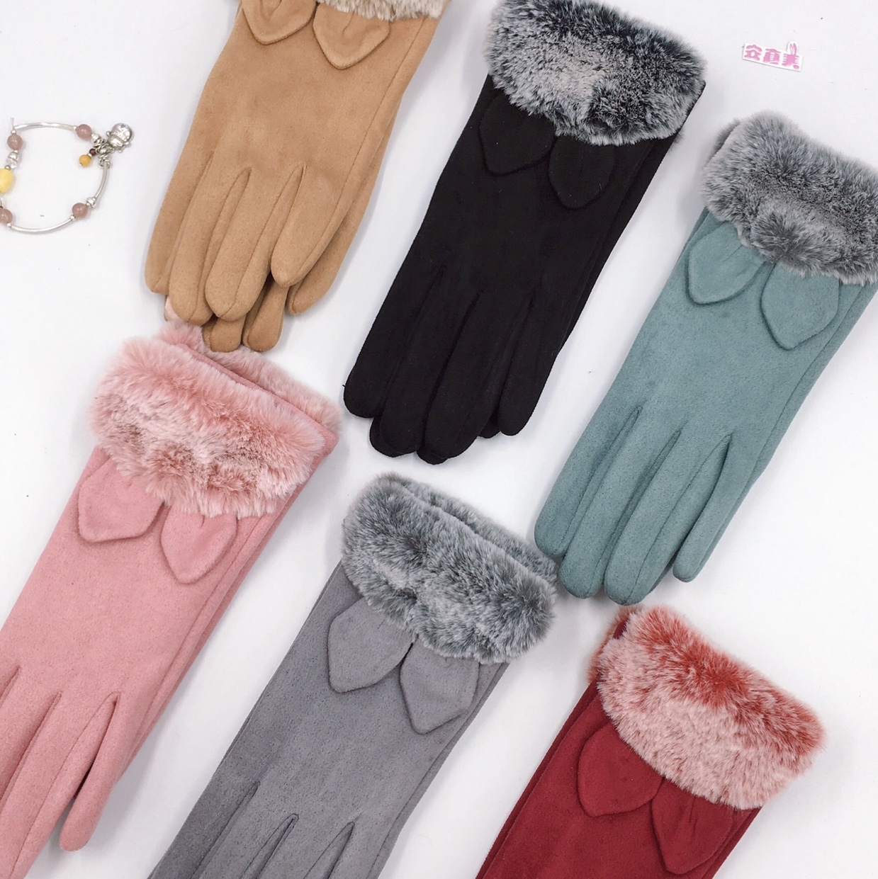 Factory direct sales of fashionable and high-quality cartoon gloves with touch screens for women
