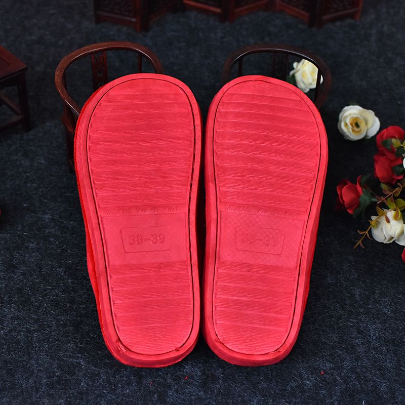 Wedding cotton slippers and embroidered red slippers detail image 6