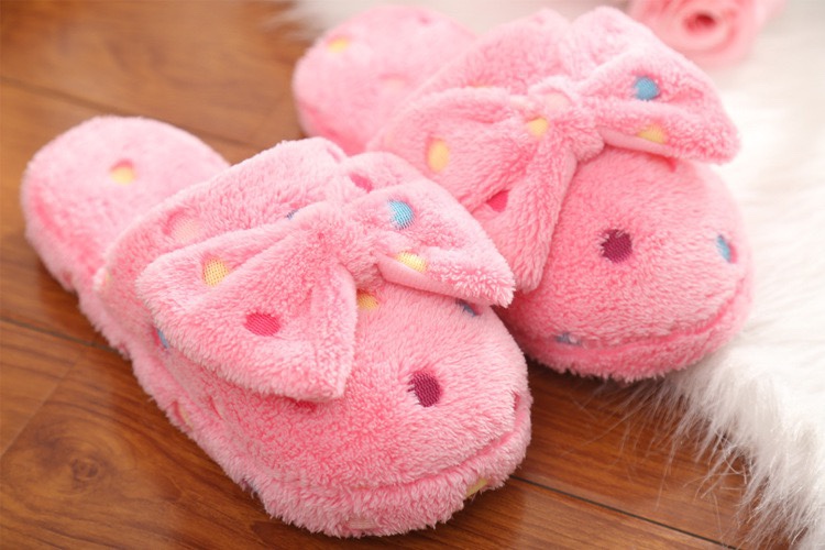 New bow-shaped polka dot cotton slippers for ladies are cute and warm in winter. Indoor cotton slippers for home use Specification image