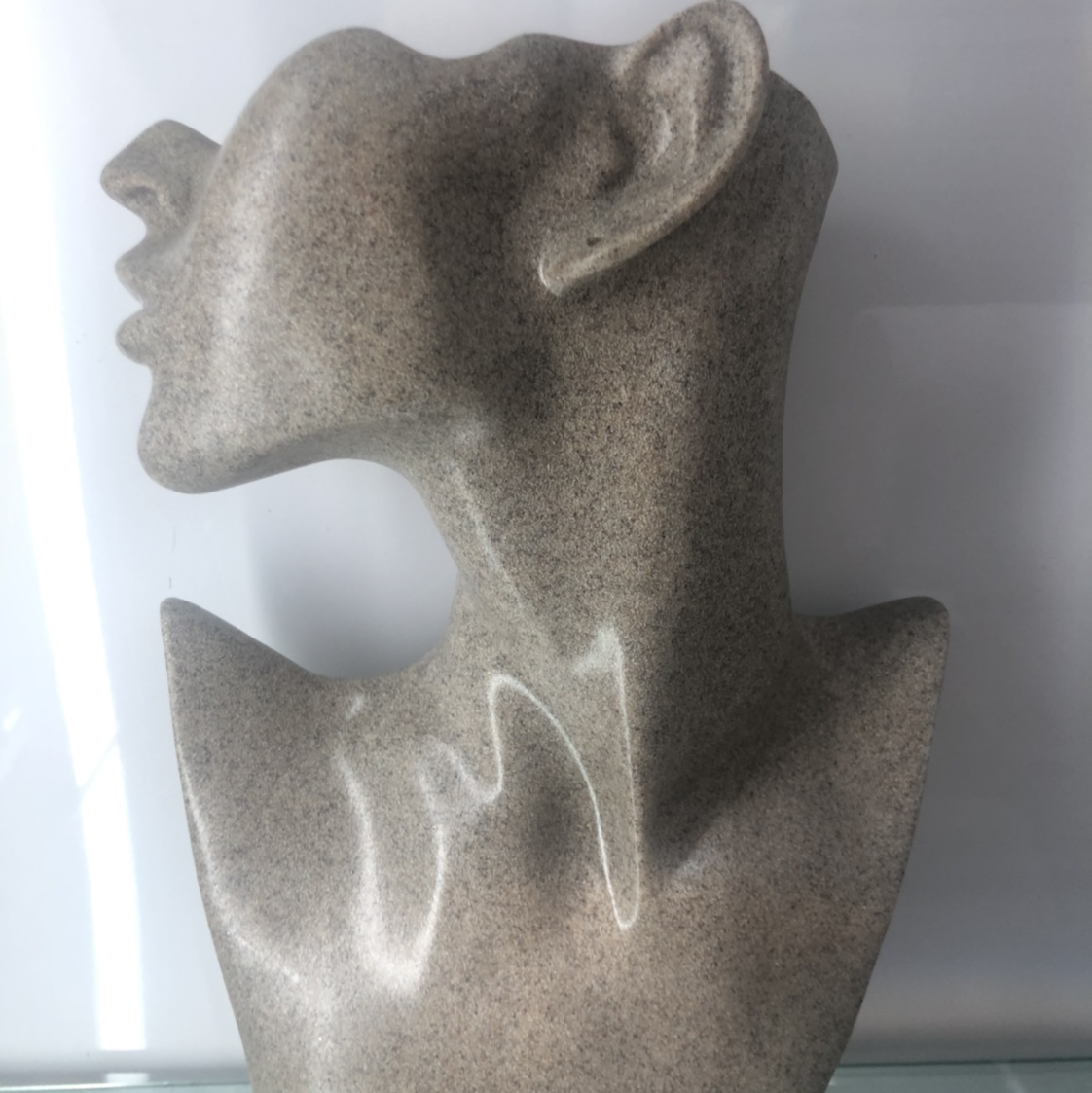 The resin head is in mud color