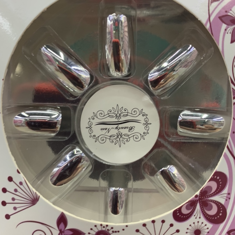 Mirror silver manicure