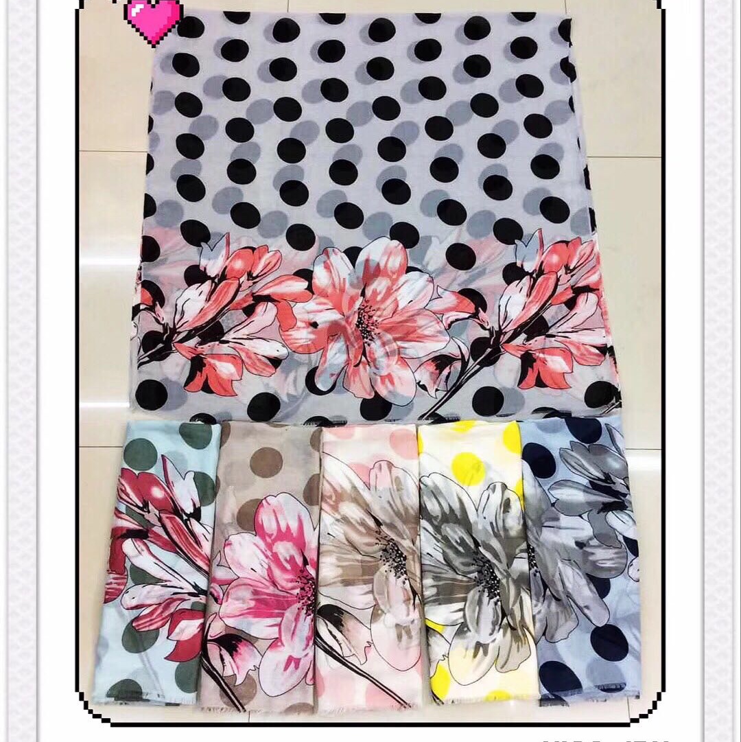 Gold scarf, a fashionable European and American printed satin casual and versatile scarf shawl Item Picture