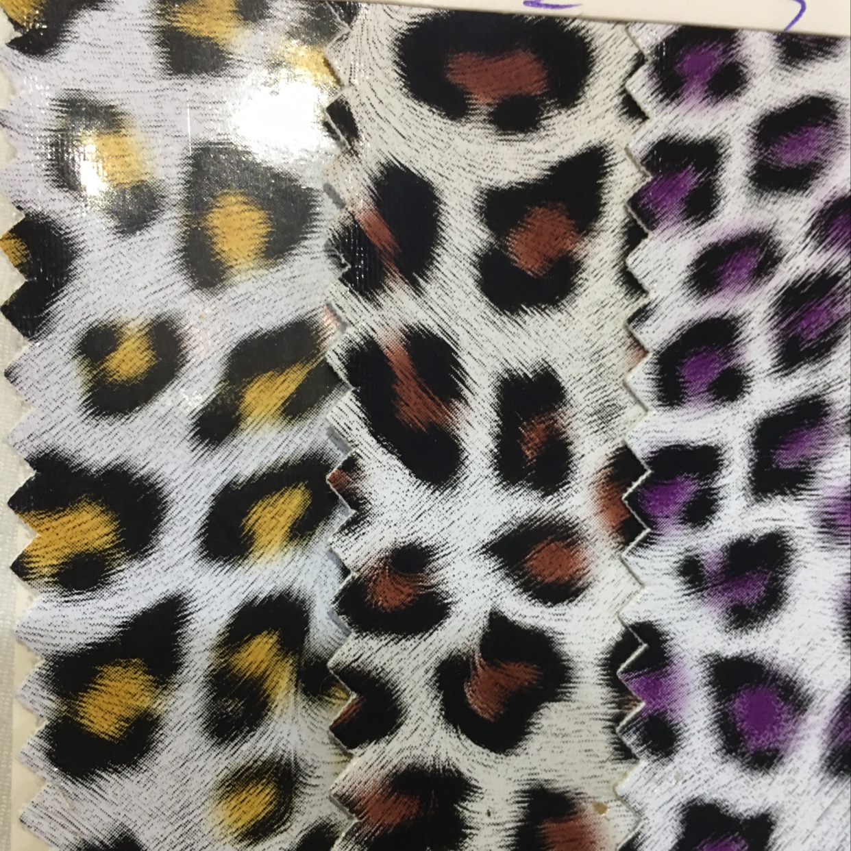 Leopard print leather fabric base leopard print leather bags, shoes, furniture belts manufacturer's in-stock artificial leather details Picture