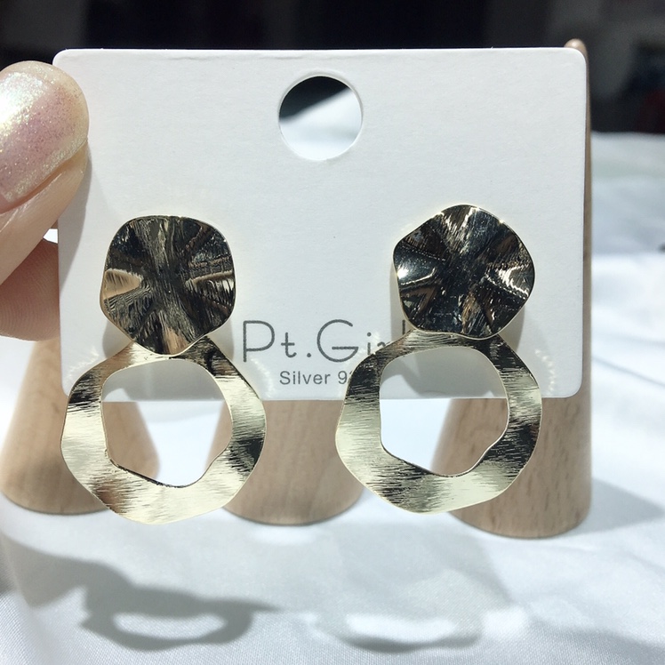 New high fashion web celebrity earrings from South Korea thumbnail