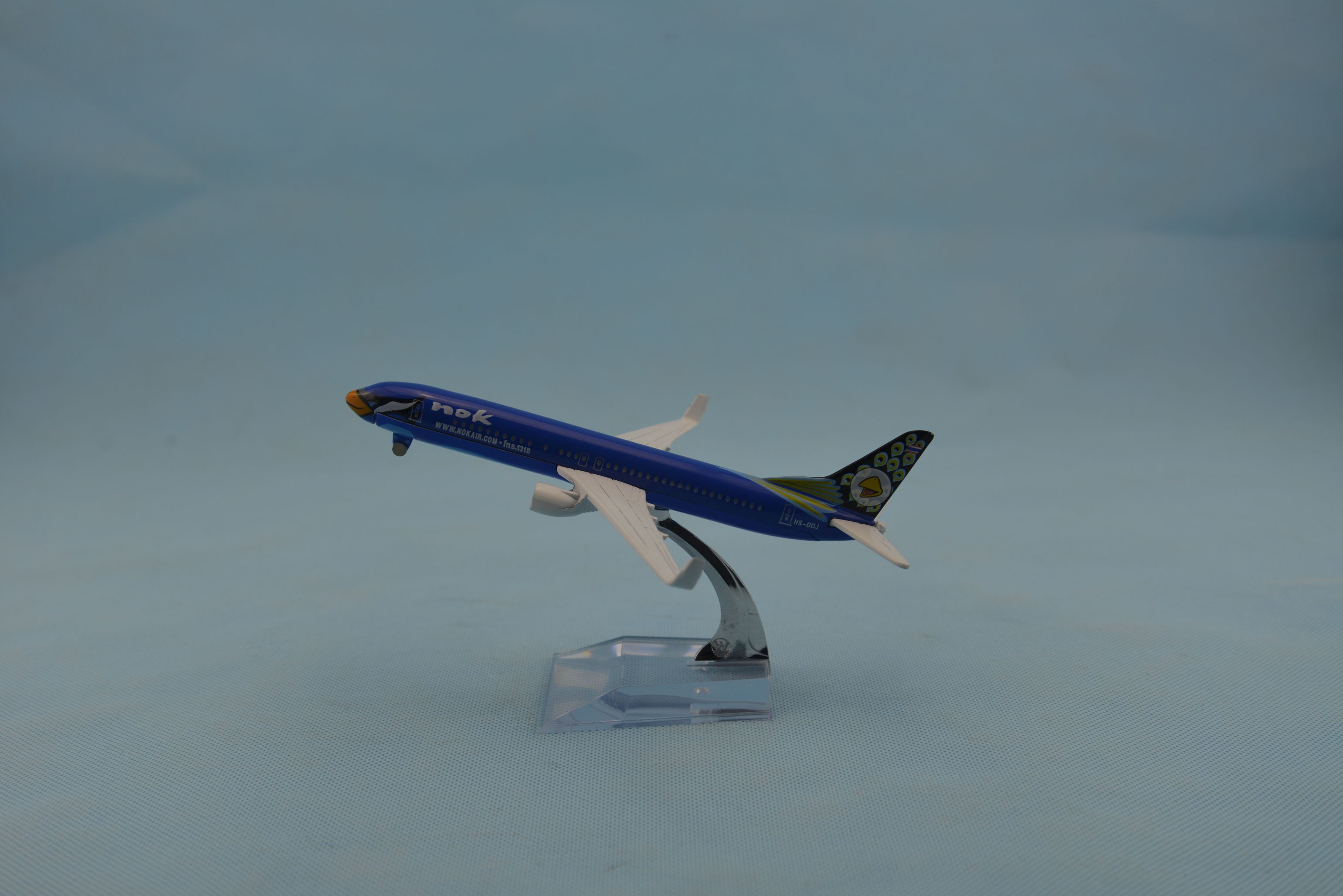 Metal model aircraft (Blue Angry Bird B737-800) metal model aircraft model aircraft model