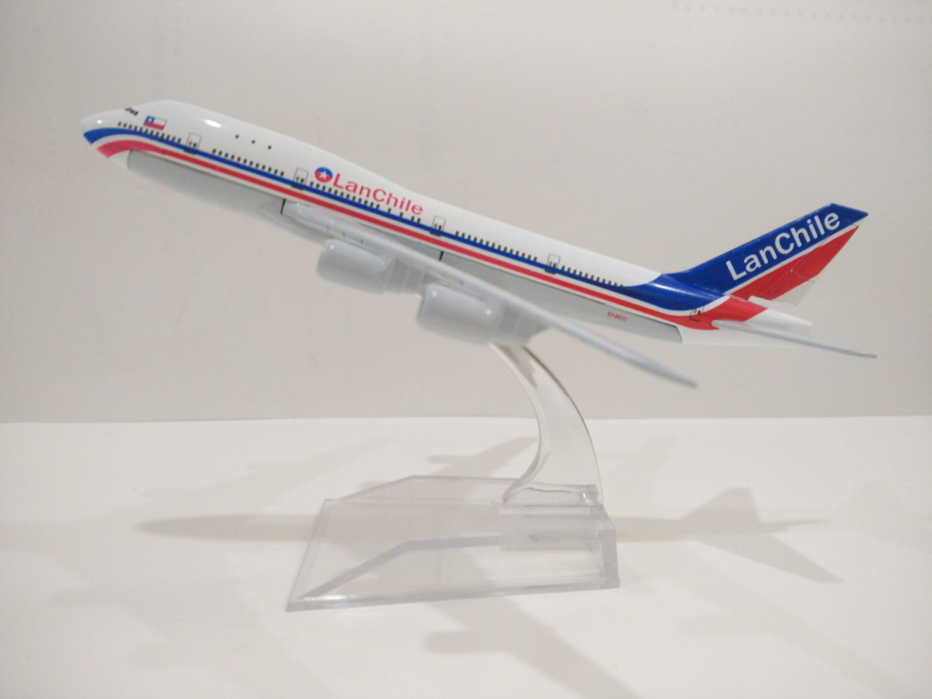 Model metal aircraft (LAN Chile Aviation B747-400) alloy aircraft model aircraft
