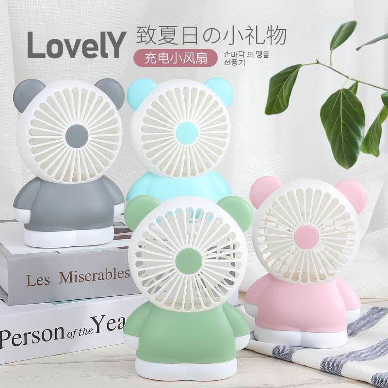 Small cartoon fan with bear design