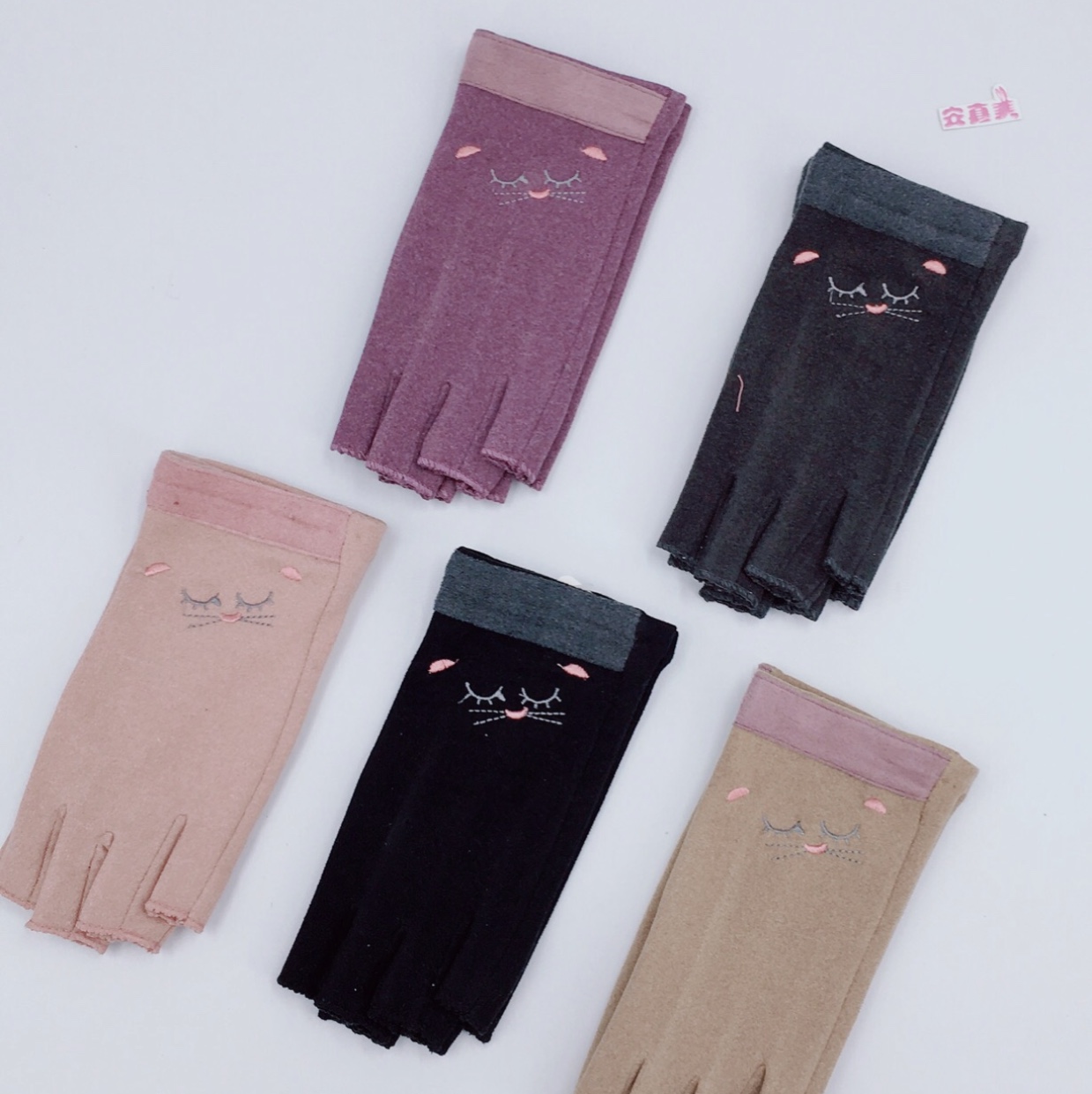 Factory direct sales of women's German fleece casual and fashionable half-finger gloves