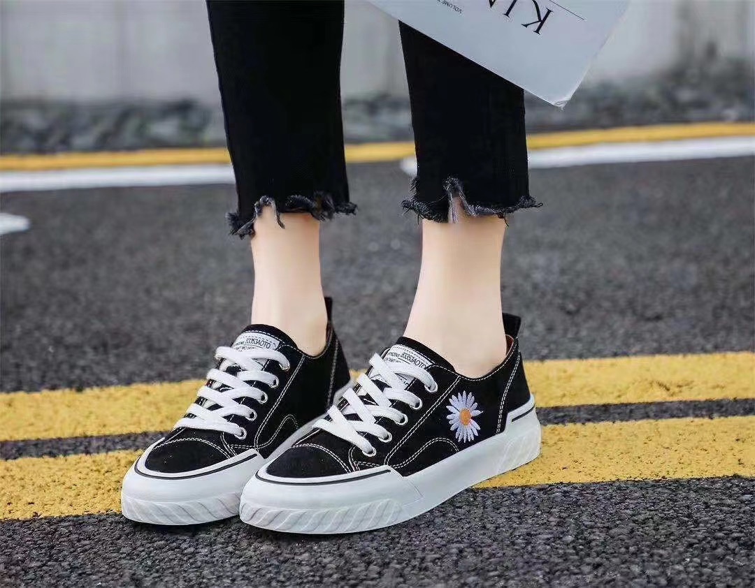 Leather flat anti-slip wear sports shoes thumbnail