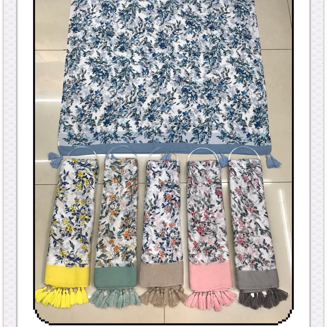 Gold scarf, a fashionable European and American printed satin casual and versatile scarf shawl undefined
