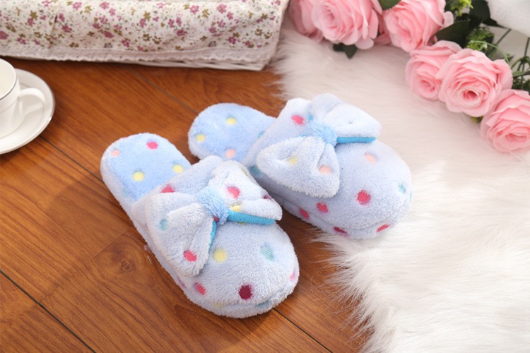 New bow-shaped polka dot cotton slippers for ladies are cute and warm in winter. Indoor cotton slippers for home use undefined