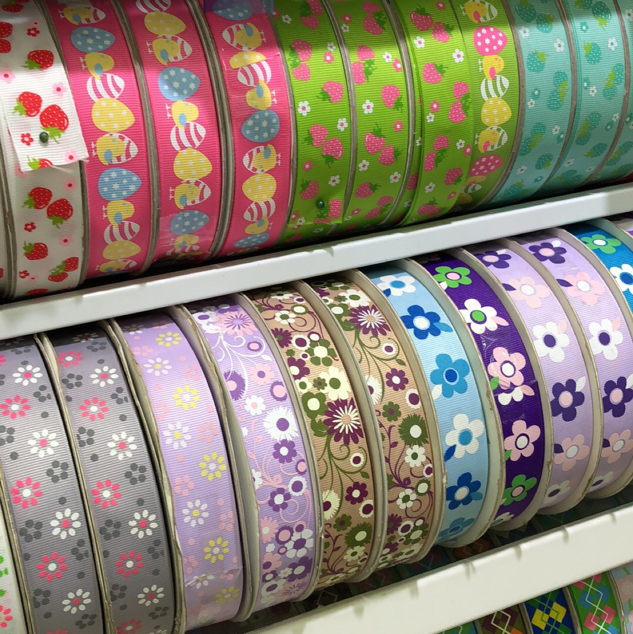 Ribbon decorative material