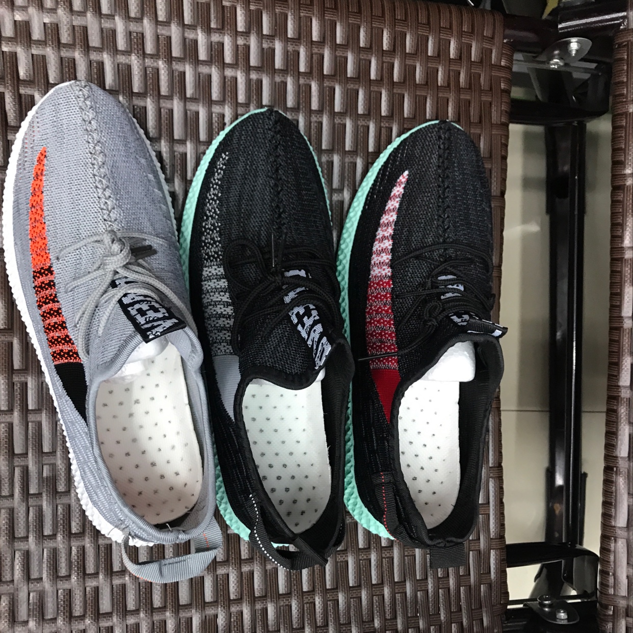 Men's sports shoes thumbnail