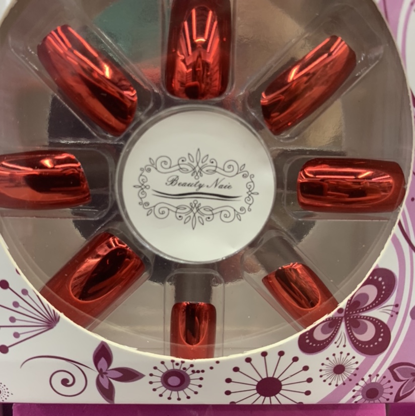 Mirror bright red manicure thumbnail