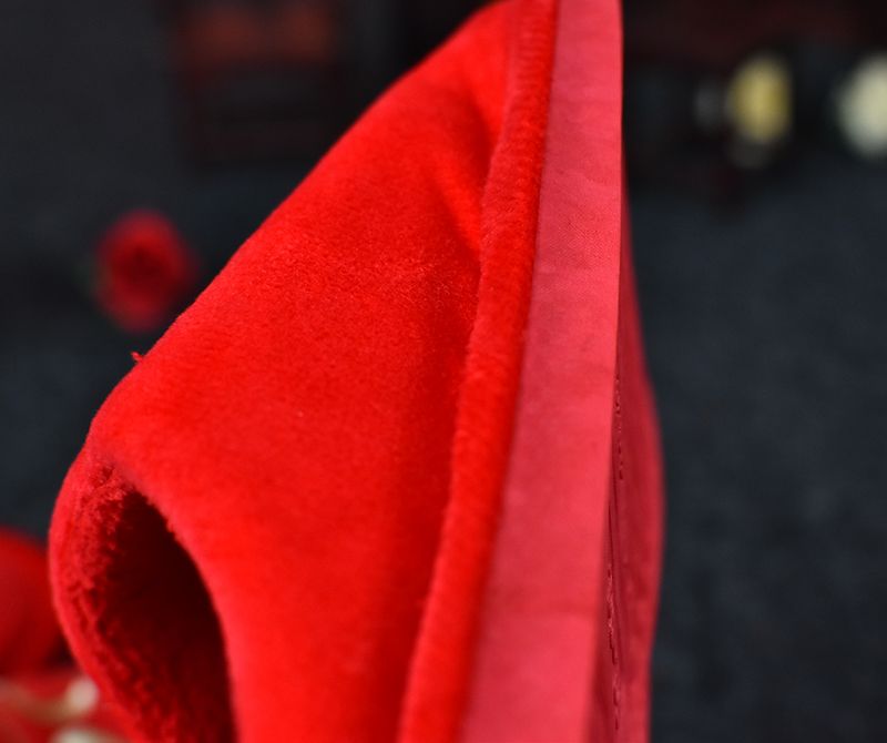 Wedding cotton slippers and embroidered red slippers detail image 4