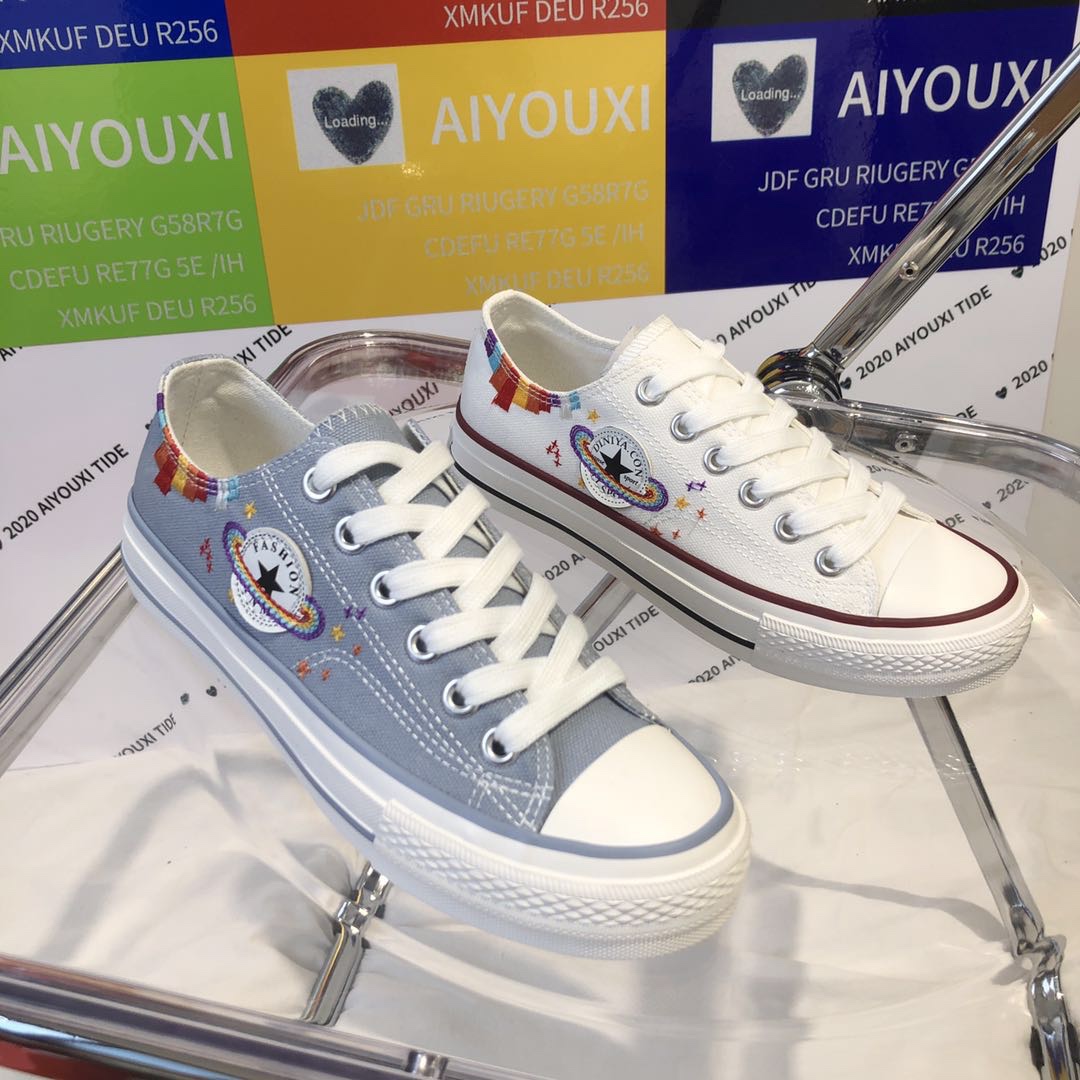 Casual canvas shoes thumbnail