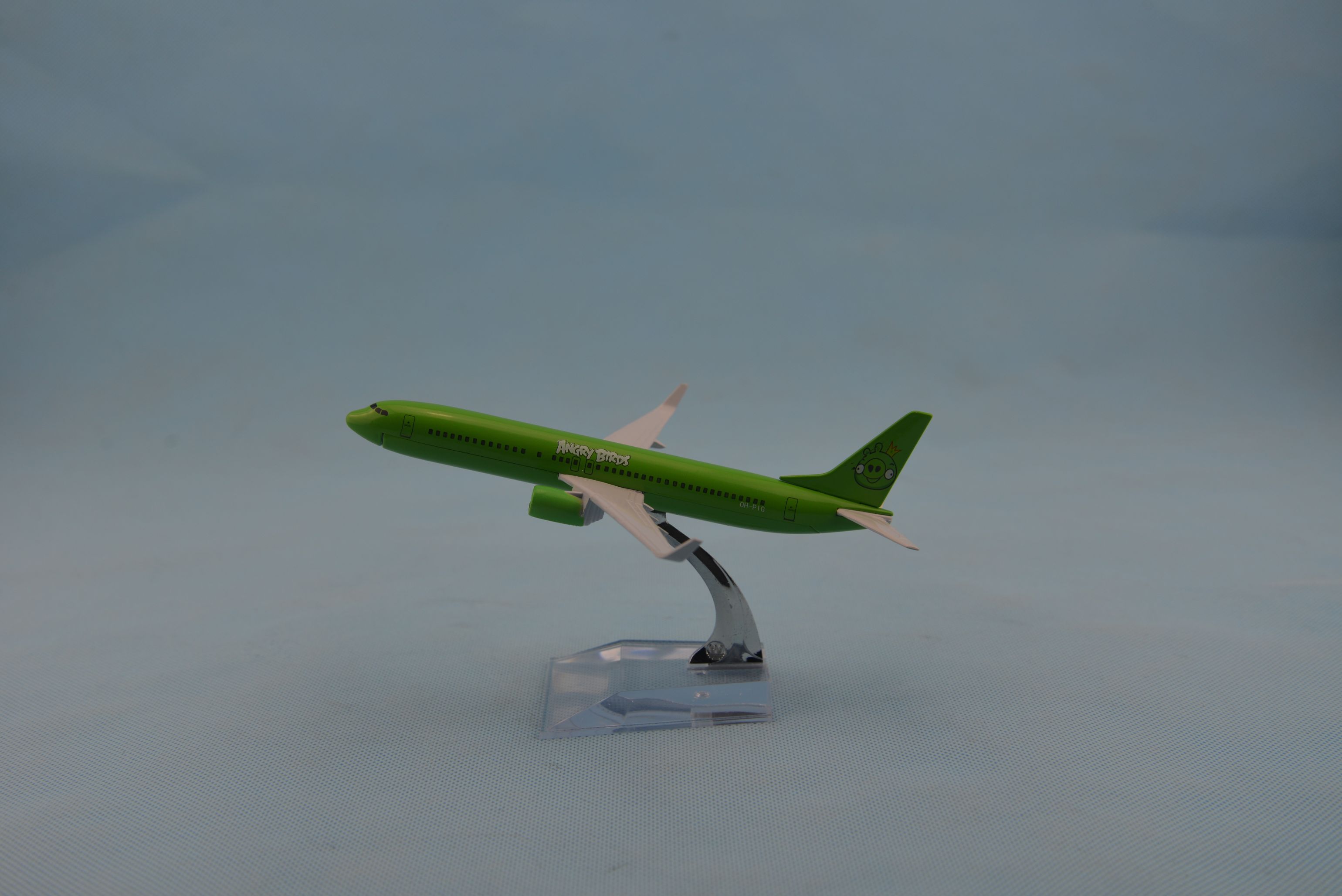 Metal model aircraft (Angry Bird Green Pig B737-800) metal model aircraft model aircraft model