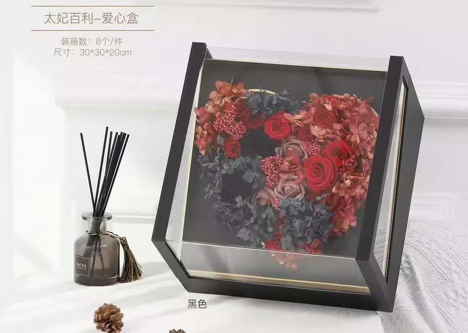 The bouquet gift box is black