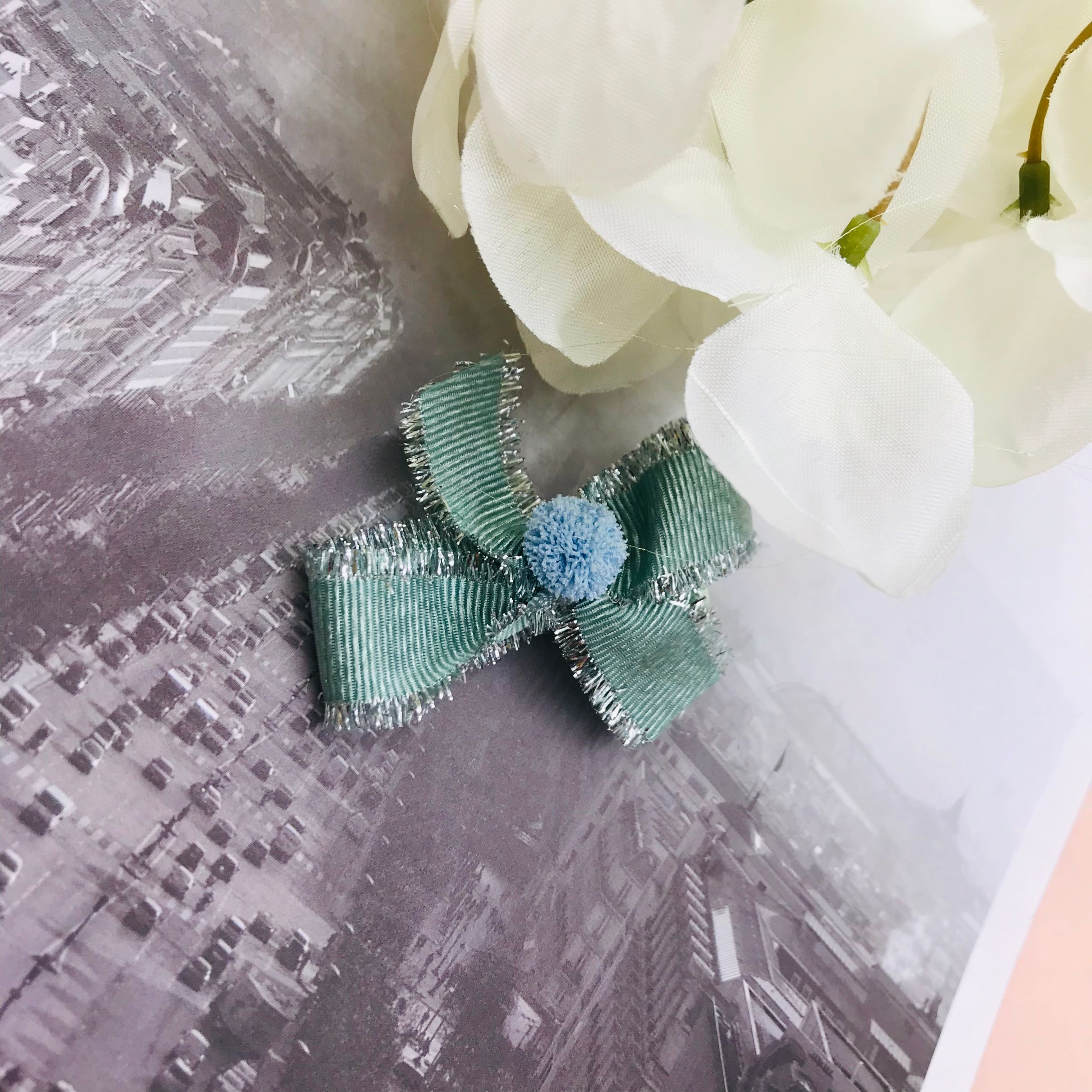 Hl116- Diy Gift Decoration With Silver Scallion Tassels, Threaded Straps And Shoe Flower Materials Specification drawing