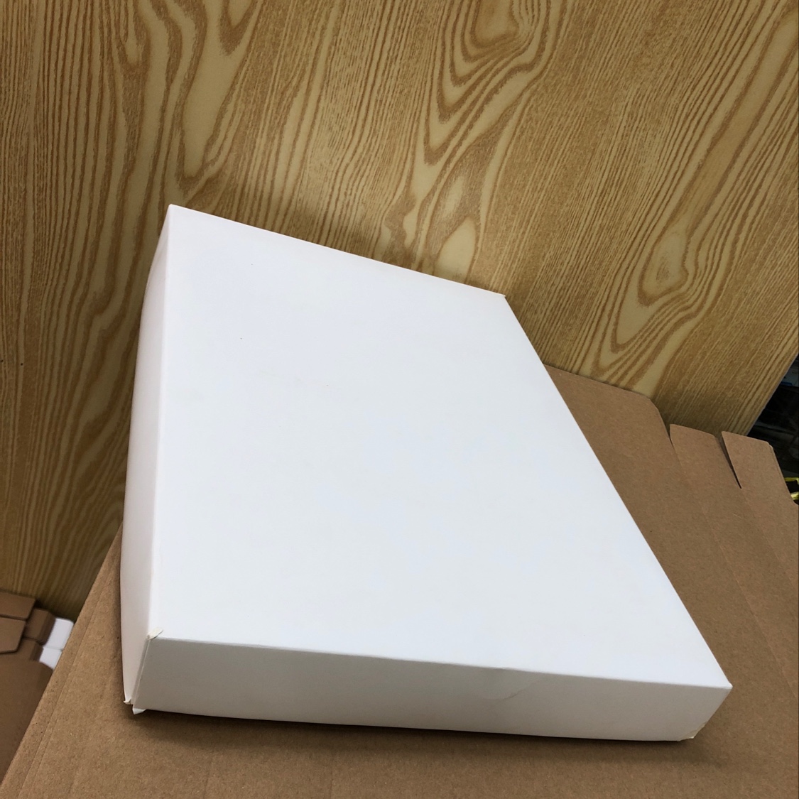 27x38x4.5白盒白卡面牛皮纸底，皮带包装盒详情图4