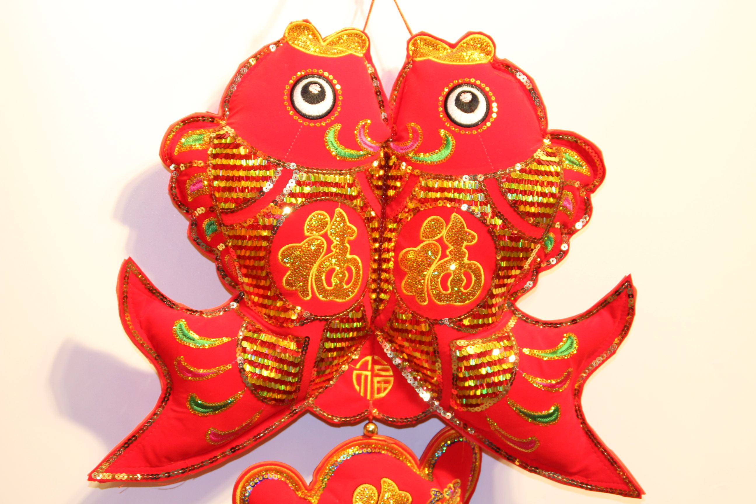 Dingran craftsmanship, with an abundance every year, features a double-layer sequined and seven-color embroidery on the fish for New Year's goods decoration Application Scenario