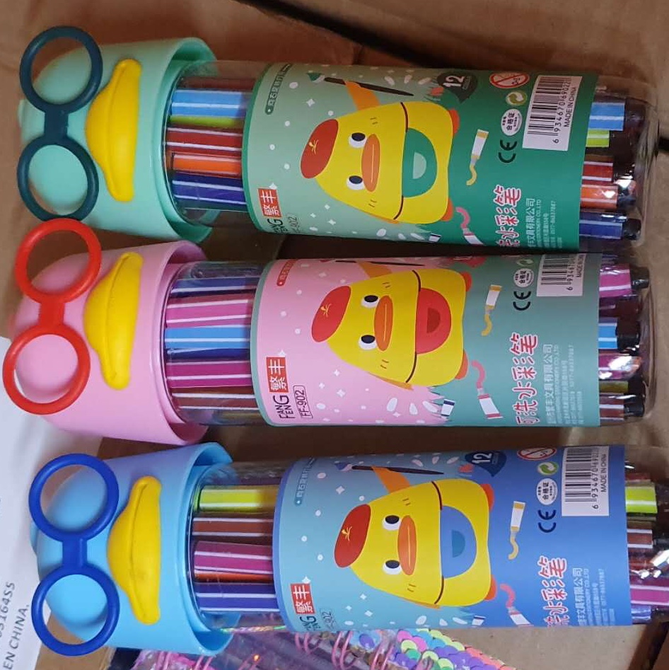 Numerous washable watercolor pens
