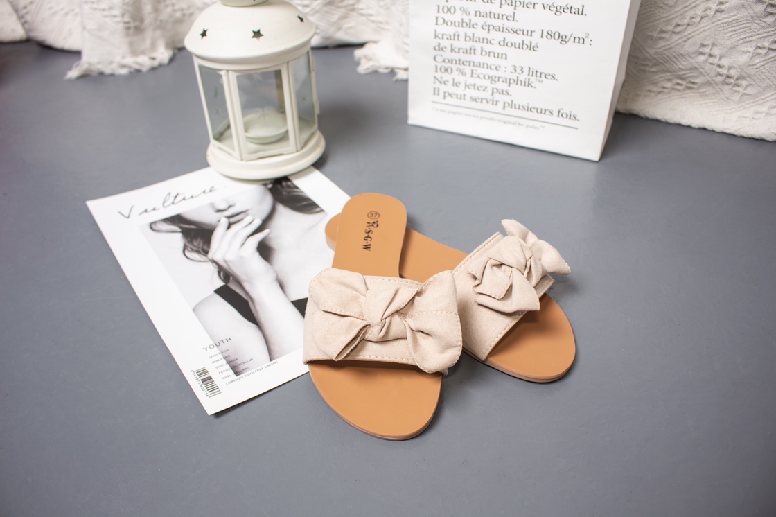 "Human and Shark Dance" flat, fashionable and versatile casual women's shoes with a bow Application Scenario