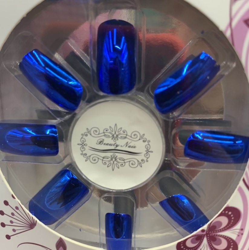 Mirrored sapphire manicure