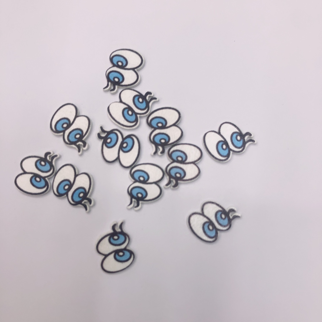 Cartoon big eyes, diy wooden DIY painting, cartoon wooden buttons, children's clothing accessories, wholesale and customization in stock, complete varieties details Picture