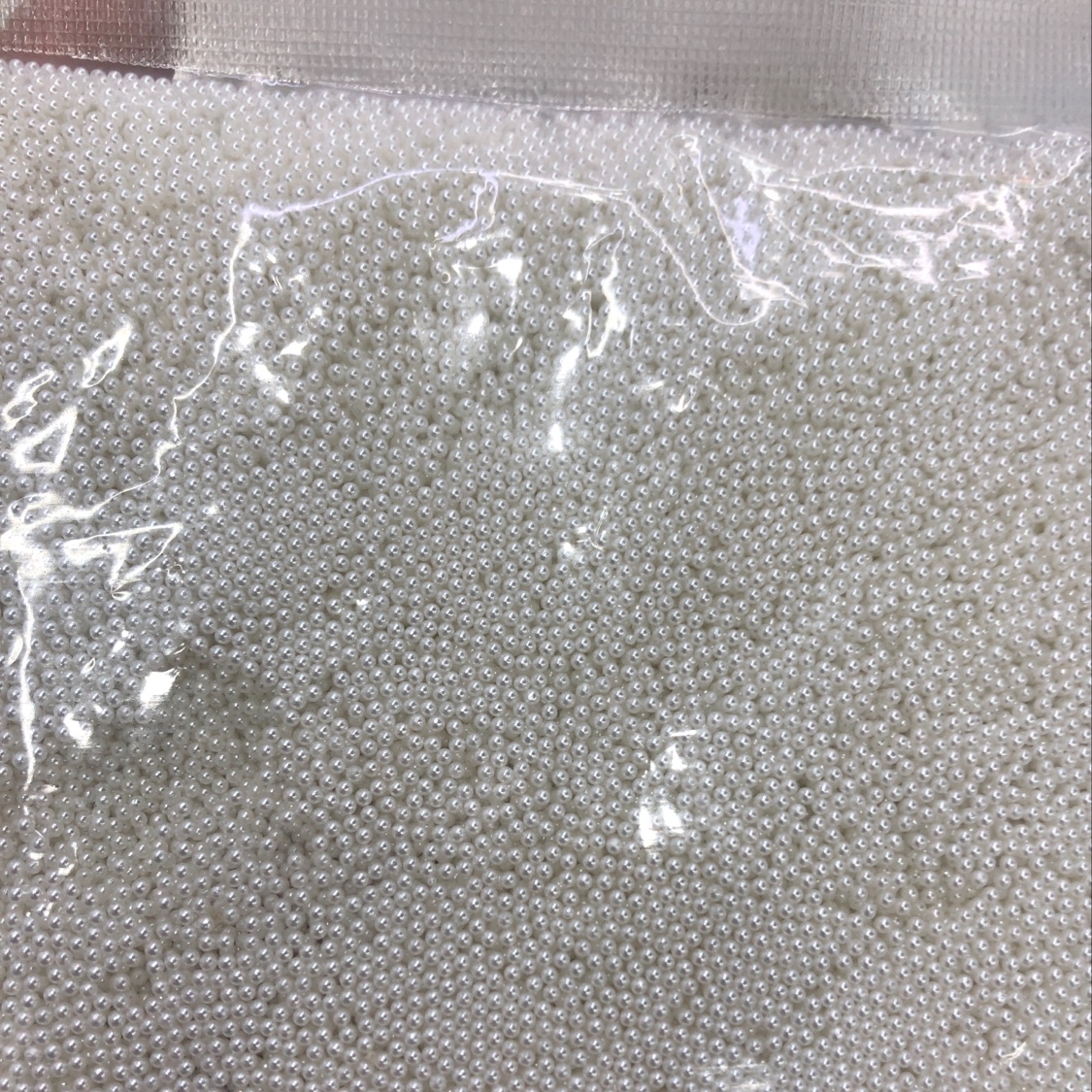 We have a full range of specifications and models, including 1m non-porous pearl rice beads, 1.2m non-porous rice beads, 1.8m non-porous rice beads, 2.0 non-porous ones, etc