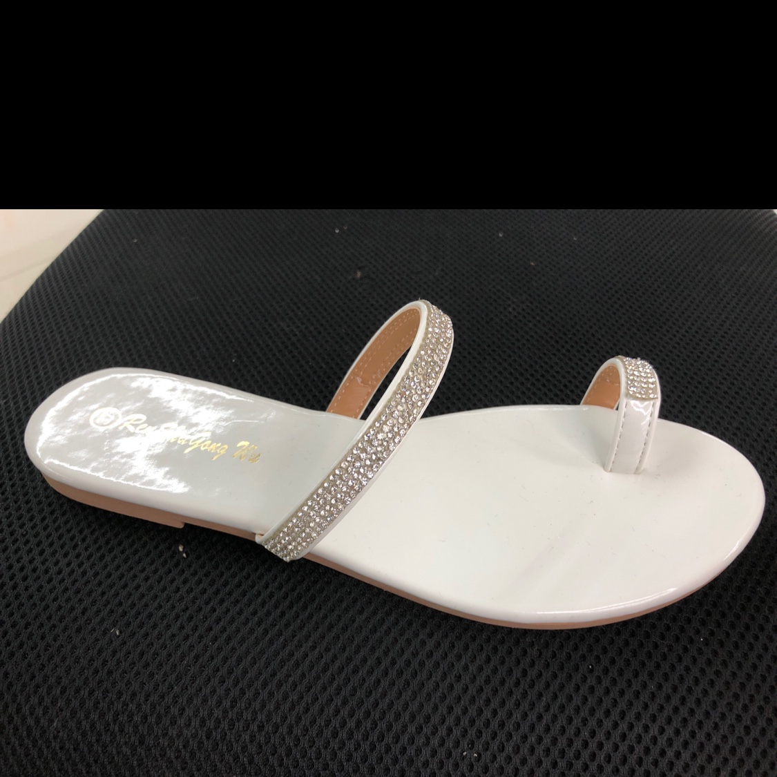 "Human and Shark Dance with Diamonds, flat-bottomed Korean-style fashionable casual women's slippers.