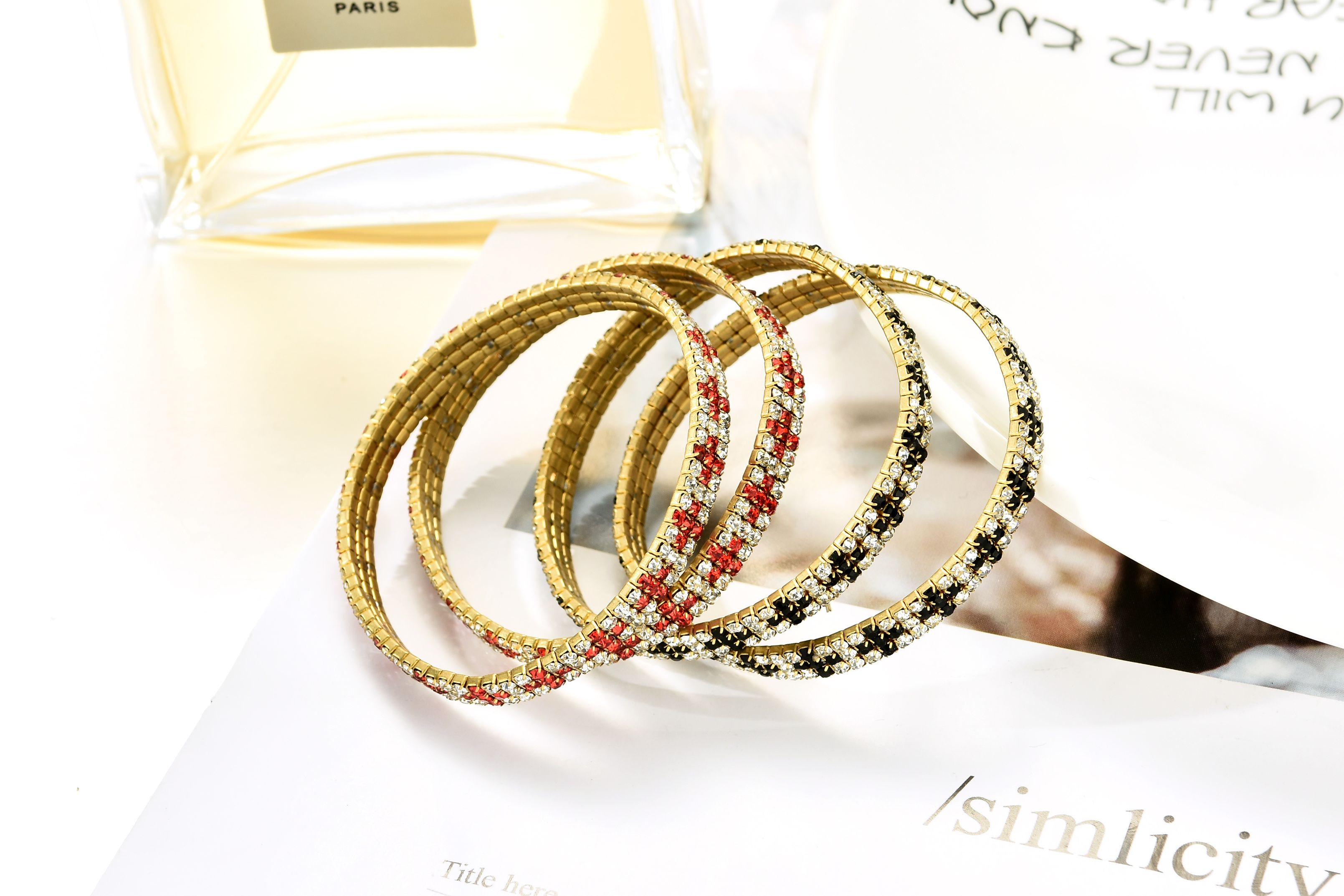 Interlaced elastic bracelet