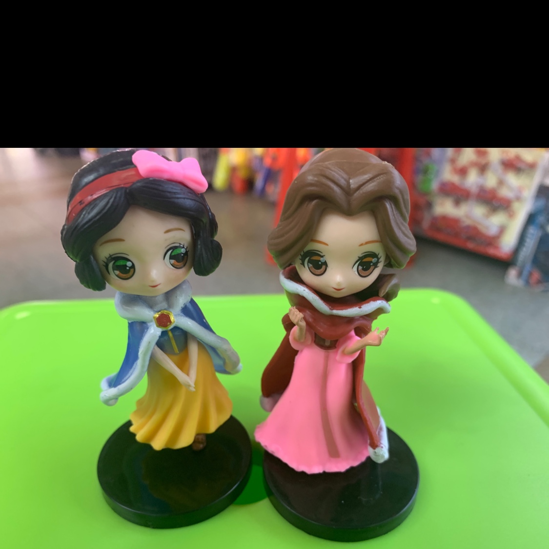 美女摆件白底实物图