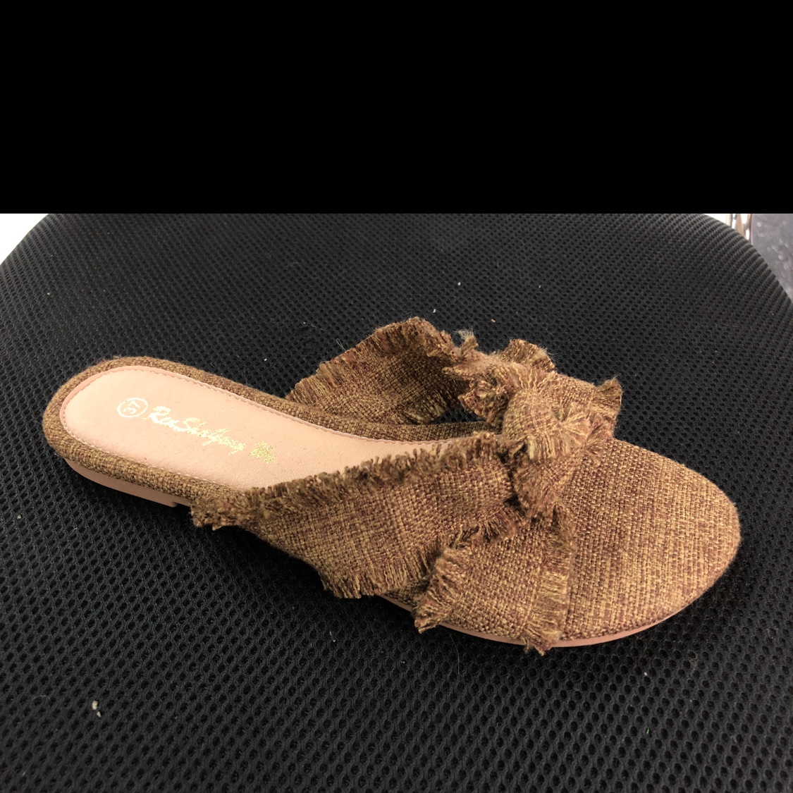 "Human and Shark Dance: A fashionable and casual women's slipper with a cross-style linen tassel and hollowed-out patchwork.