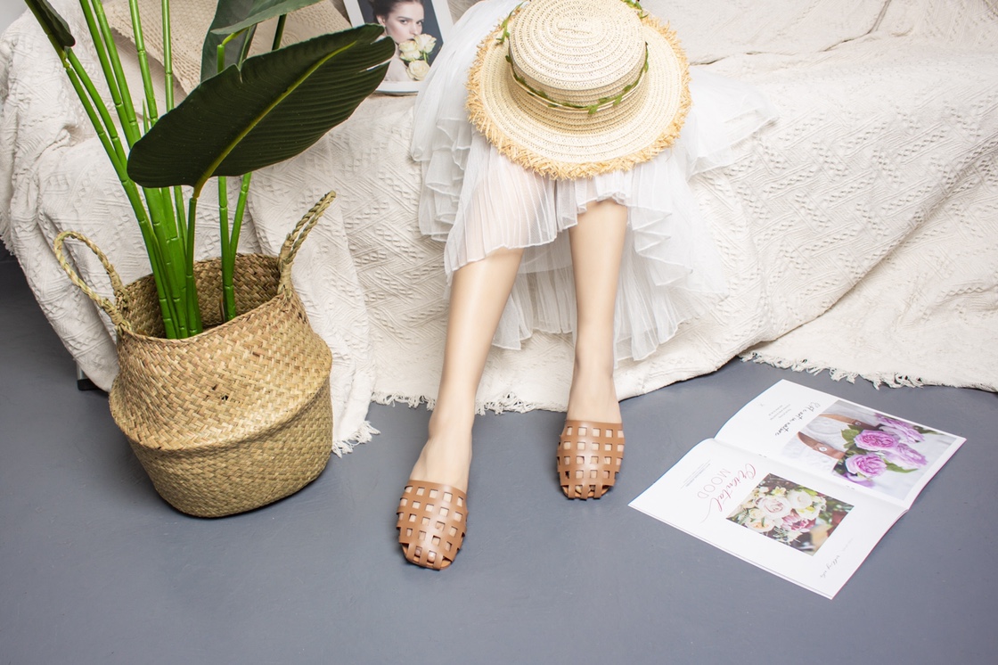 "Human and Shark Dance Hollowed-out headpiece anti-slip, breathable, comfortable, wear-resistant and anti-slip flat women's slippers. Item Picture