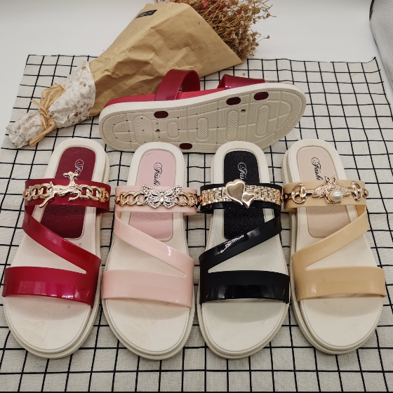 New genuine leather casual slippers, summer round head metal chain buckle thick-soled flip-flops for women's outerwear, export 1111