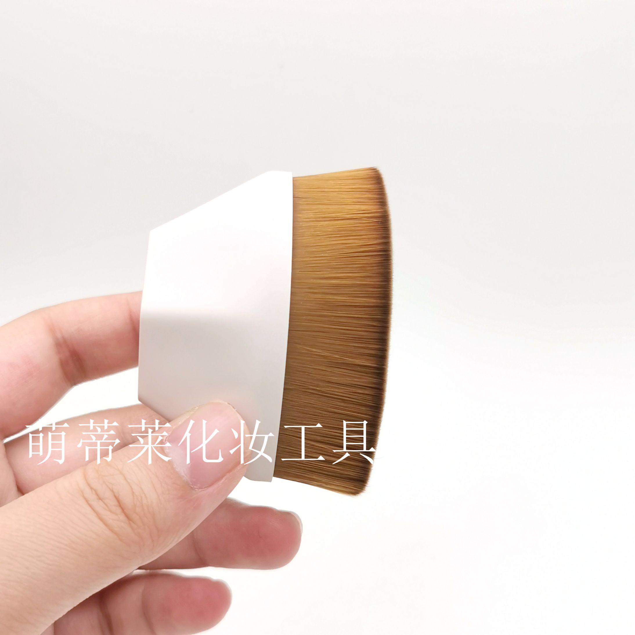 No. 55 Magic Foundation Brush is a custom-made multi-functional beauty makeup brush with a flat head for makeup Specification image