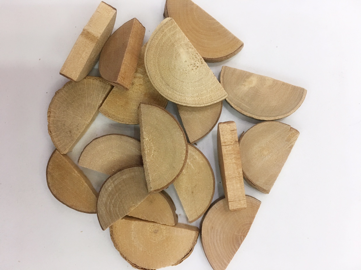 Original pine wood chips undefined