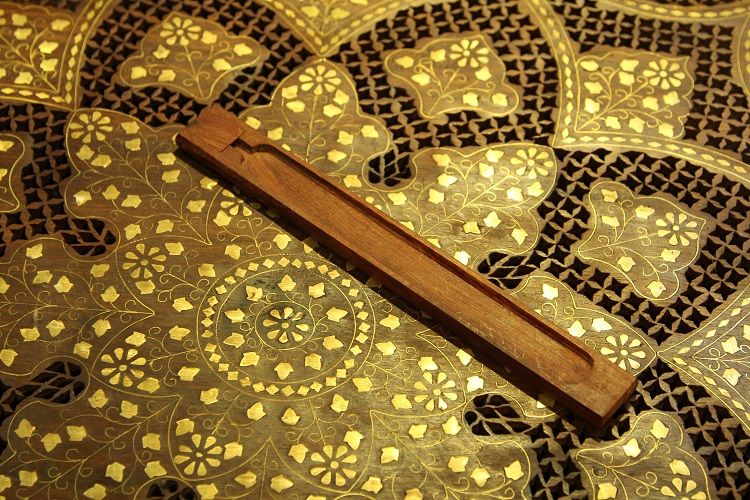 Adjustable rosewood scented board imported from India, handcrafted details Picture