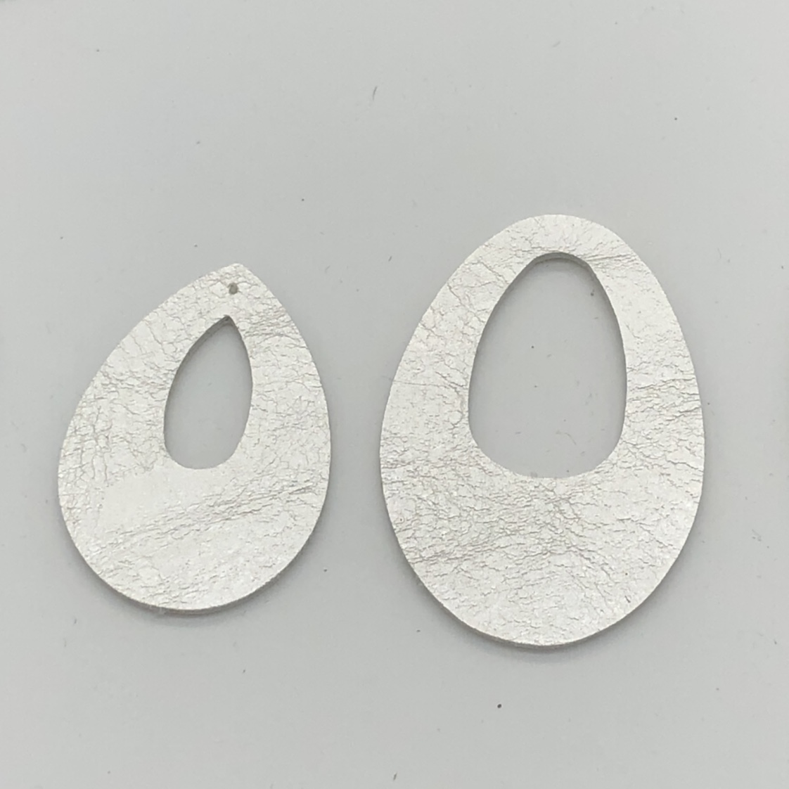 قلادة الاقراط، مستحضرات التجميل Specification image