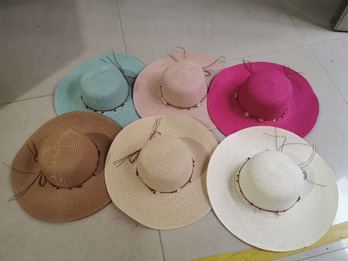 Wooden beads with a floral hat