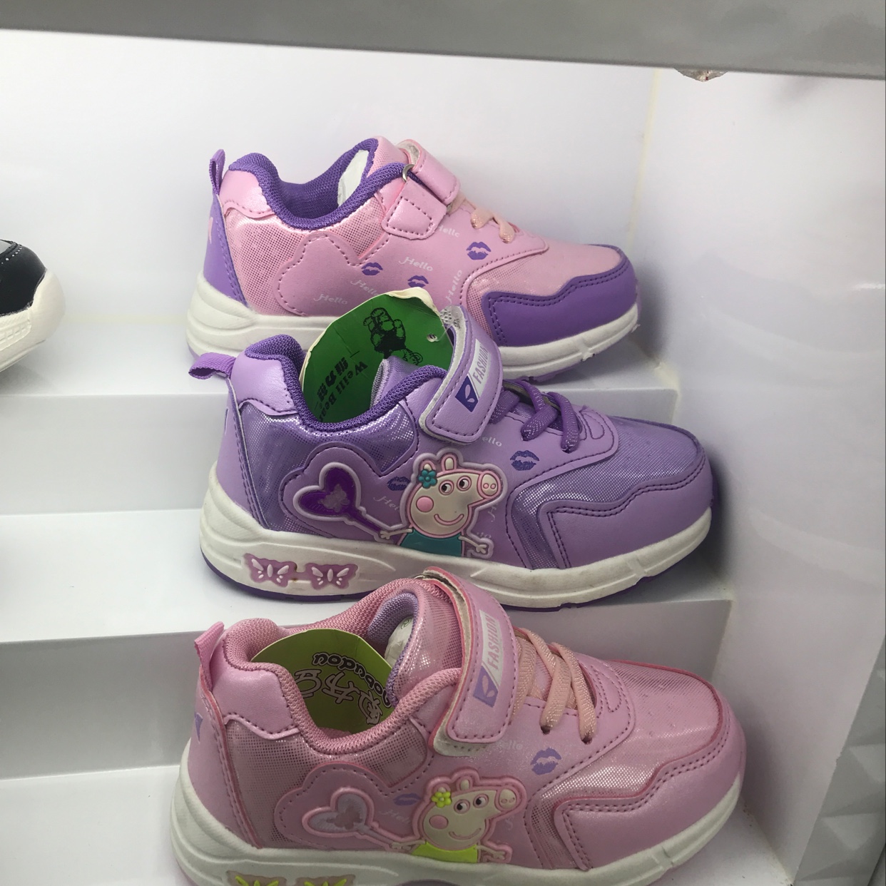 运动鞋女孩