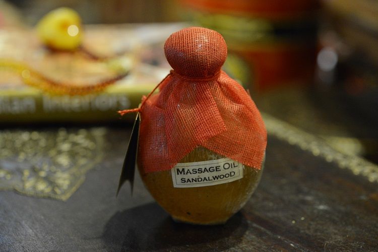 高档真皮装按摩精油卧室熏香白底实物图