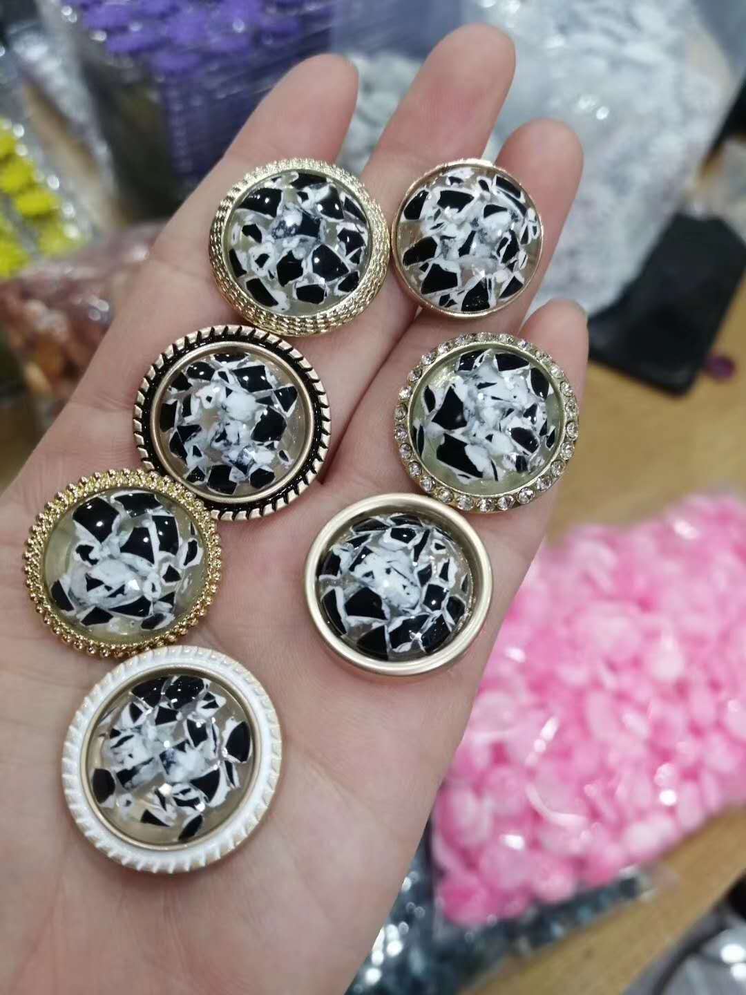 27700现货供应新款树脂扣大衣扣子详情图3